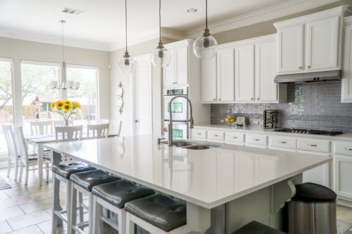 Homepage Kitchen Remodelling Picture: Bright white kitchen and island 1